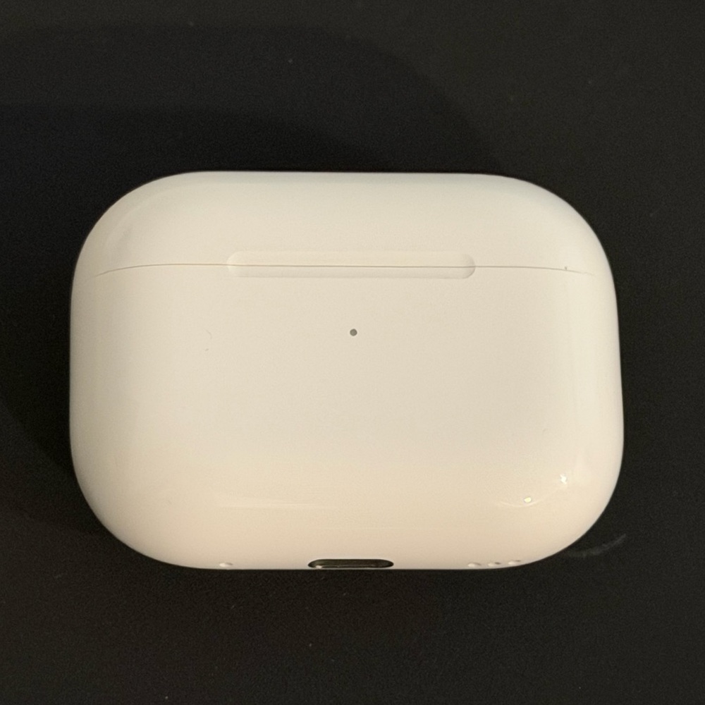 Apple - AirPods Pro 2, Wireless Active Noise Cancelling Earbuds with Hearing Aid - Picture 3 of 4